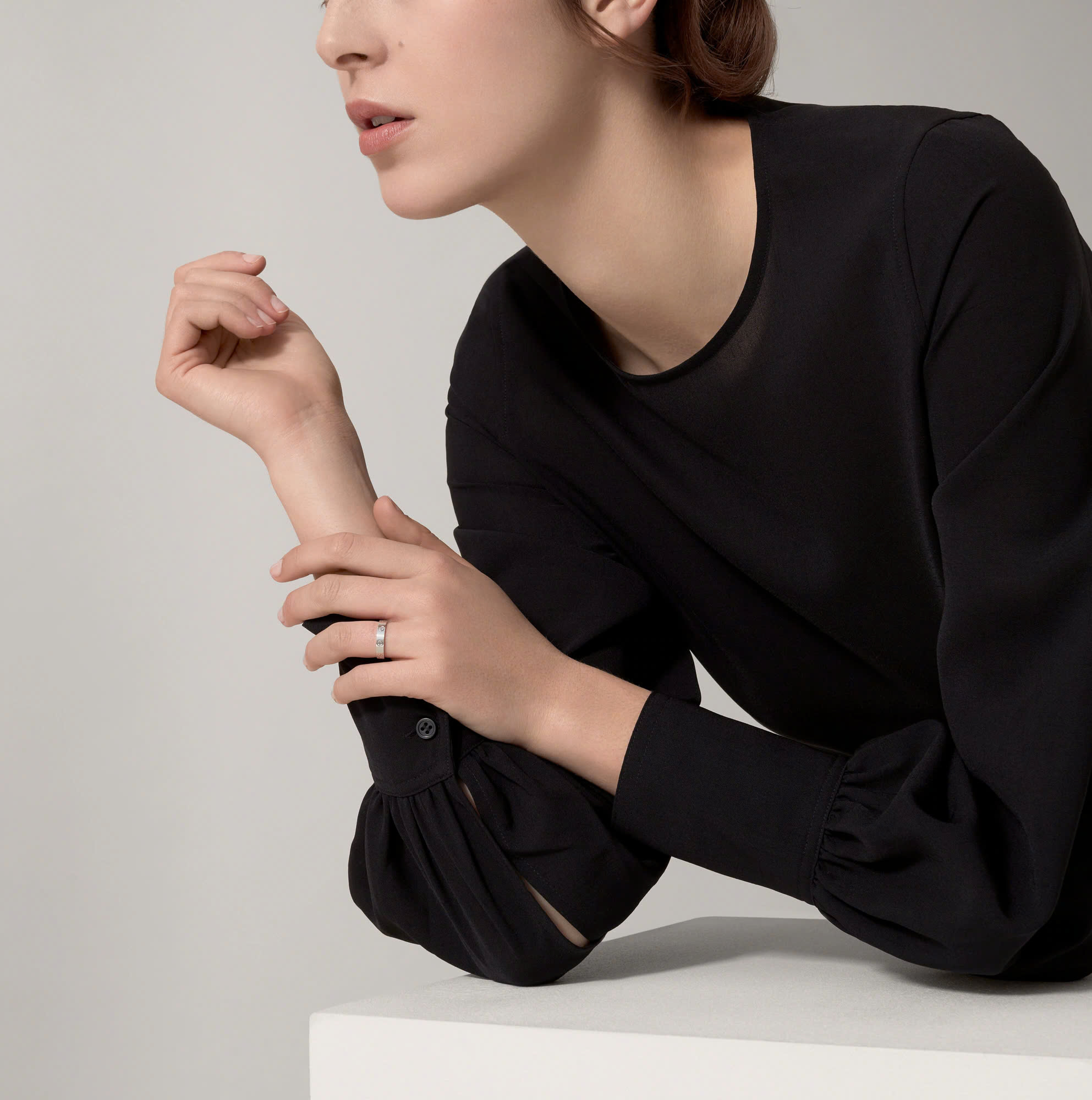 Nhẫn Cartier Love Chế Tác Hong Kong Platinum PT950 Bản Trơn 3 (5) Nhẫn Cartier Love Chế Tác Hong Kong Platinum PT950 Bản Trơn 3 (1)