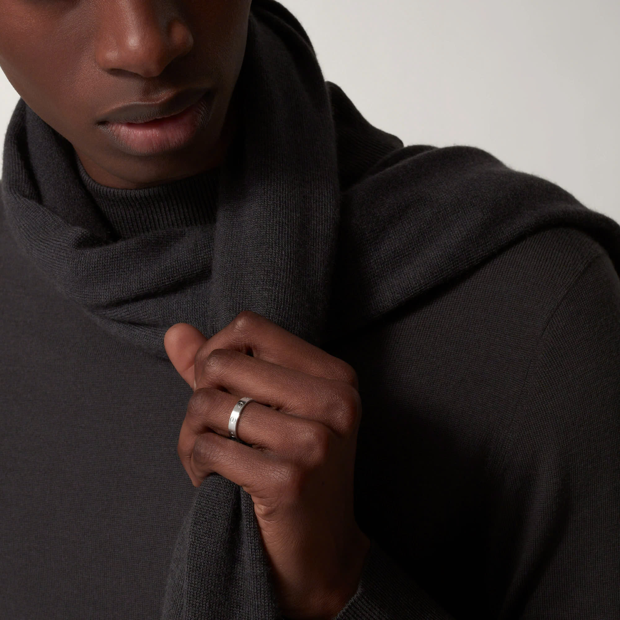 Nhẫn Cartier Love Chế Tác Hong Kong Platinum PT950 Bản Trơn 3 (6) Nhẫn Cartier Love Chế Tác Hong Kong Platinum PT950 Bản Trơn 3 (1)