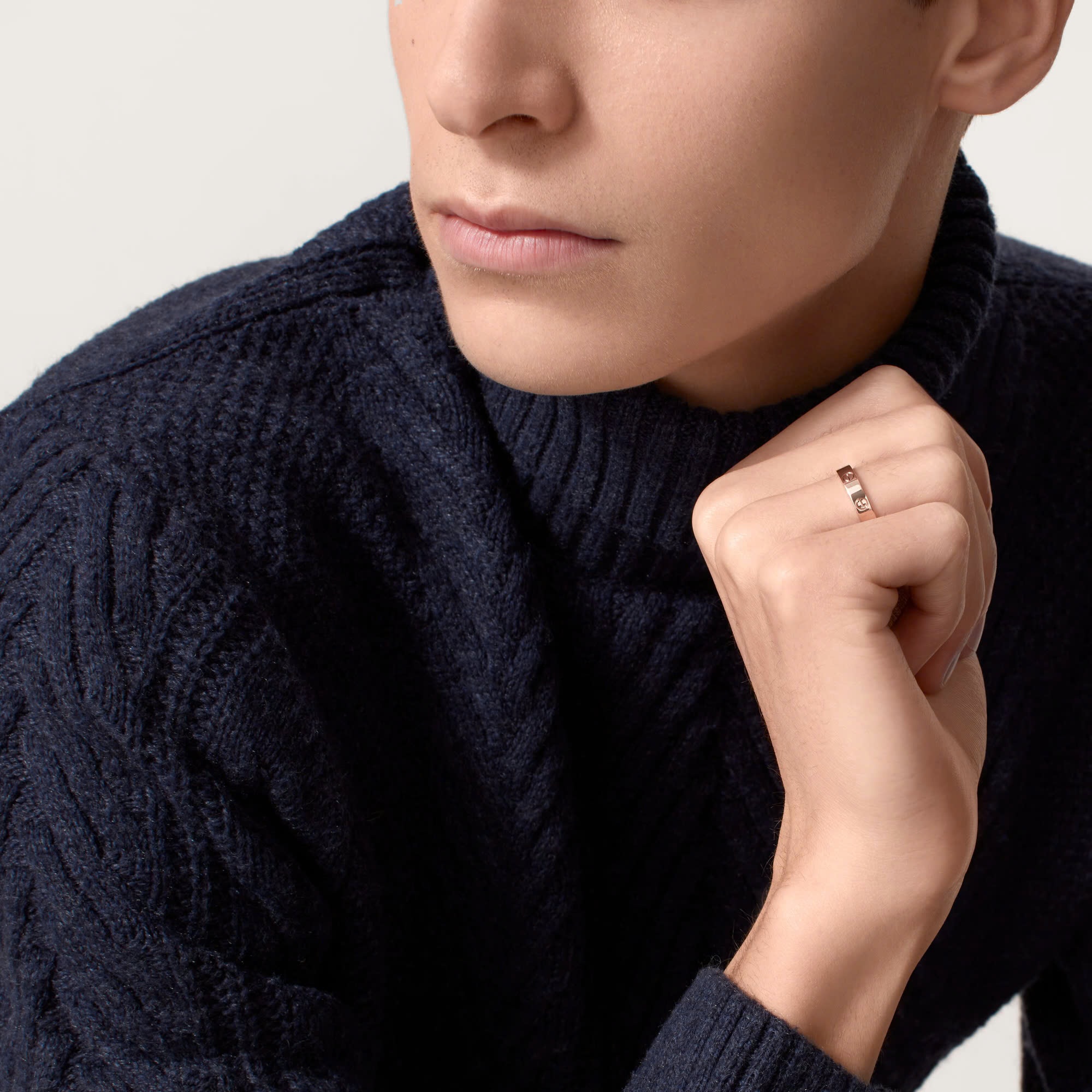 Nhẫn Cartier Love Chế Tác Hong Kong Vàng Hồng 18K Bản Trơn 3 (4) Nhẫn Cartier Love Chế Tác Hong Kong Vàng Hồng 18K Bản Trơn 3 (1)