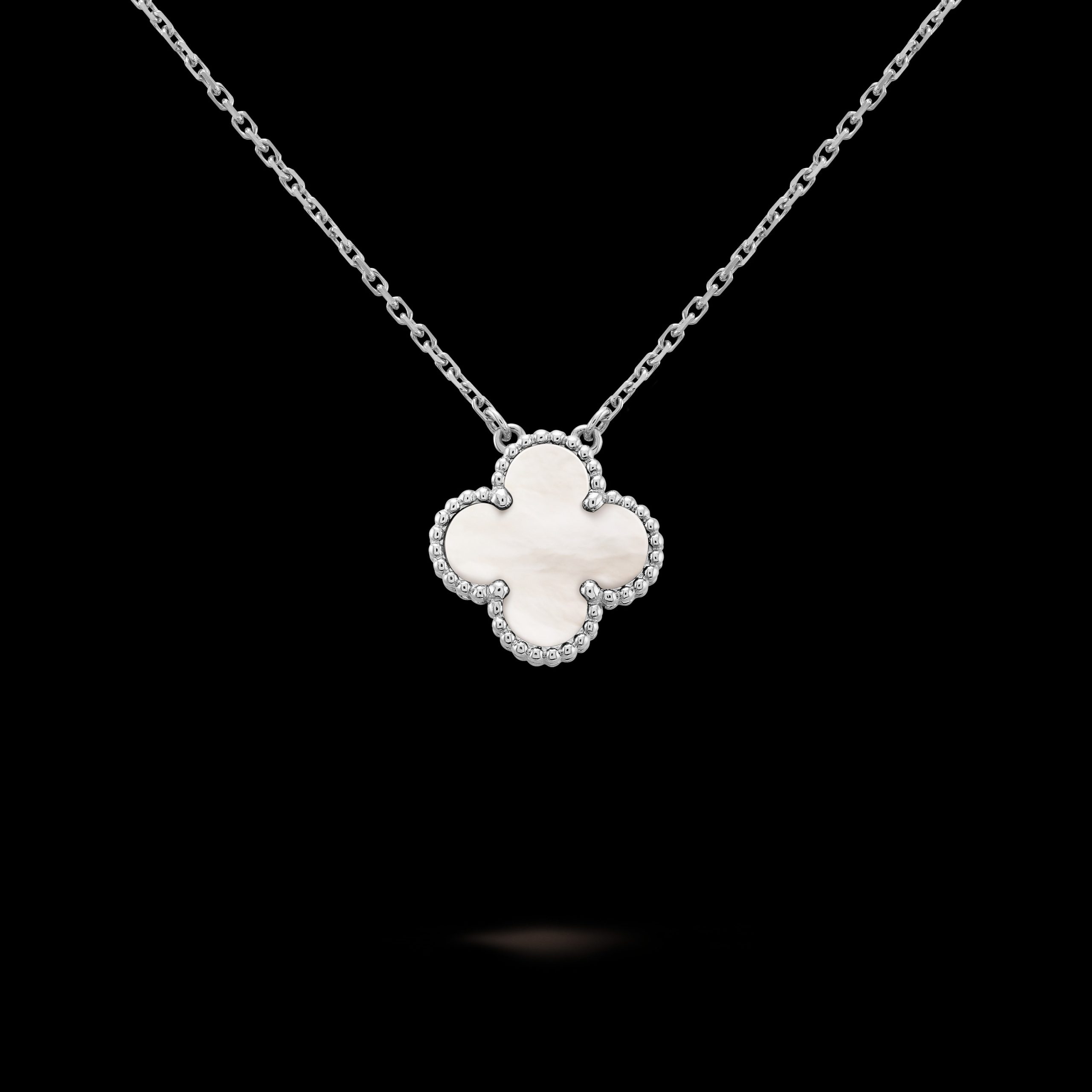 Vòng Cổ Van Cleef & Arpels Vintage Alhambra Chế Tác Vàng Trắng (2) Vòng Cổ Van Cleef & Arpels Alhambra Chế Tác Mặt Khảm Trai MOP (1)