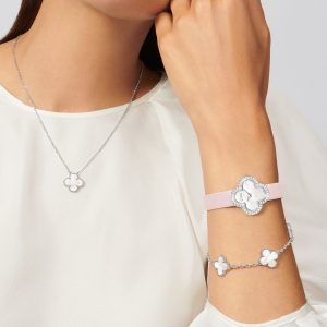 Vòng Cổ Van Cleef & Arpels Vintage Alhambra Chế Tác Vàng Trắng Dài 42cm 3 Vòng Cổ Van Cleef & Arpels Alhambra Chế Tác Mặt Khảm Trai MOP (1)