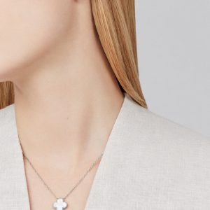 Vòng Cổ Van Cleef & Arpels Vintage Alhambra Chế Tác Vàng Trắng Dài 42cm 4 Vòng Cổ Van Cleef & Arpels Alhambra Chế Tác Mặt Khảm Trai MOP (1)