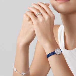 Vòng Tay Van Cleef & Arpel Alhambra Chế Tác Vàng Trắng Kim Cương Tự Nhiên 19cm (2)