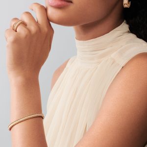 Bông Tai Van Cleef & Arpels Perlée Clovers Hoop Vàng Hồng Kim Cương 40 Viên 2 Bông Tai Van Cleef & Arpels Perlée Clovers Hoop Vàng Hồng Kim Cương 40 Viên (1)