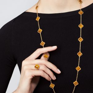 Nhẫn Nữ Van Cleef & Arpels Đá Mắt Hổ Vàng Vàng 18K Chế Tác Hong Kong (1)