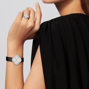 Nhan Van Cleef Arpels Alhambra Vintage Vang Trang Kim Cuong Tu Nhien 12 Vien 5