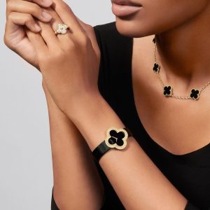 Nhẫn Van Cleef & Arpels Alhambra Vintage Vàng Vàng Kim Cương Tự Nhiên 12 Viên (1)