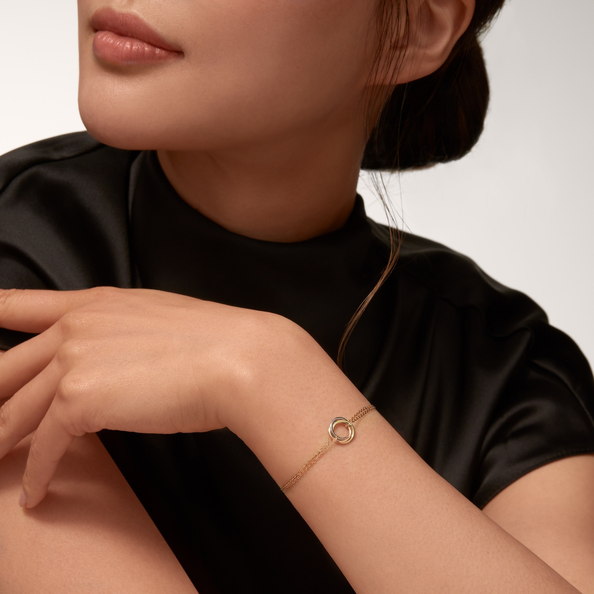 Vòng Tay Cartier Trinity Chế Tác Hong Kong Vàng 18K Chiều Dài 13-18cm (7) Vòng Tay Cartier Trinity Chế Tác Hong Kong Vàng 18K Chiều Dài 13-18cm (1)