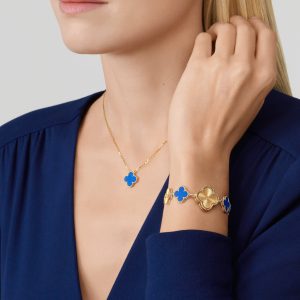 Vòng Cổ Van Cleef & Arpels Chế Tác Vàng Vàng 18K Đá Mã Não Xanh Dương 15mm Dài 42cm 4 Vòng Cổ Van Cleef & Arpels Chế Tác Vàng Vàng 18K Đá Mã Não Xanh Dương 42cm (4)