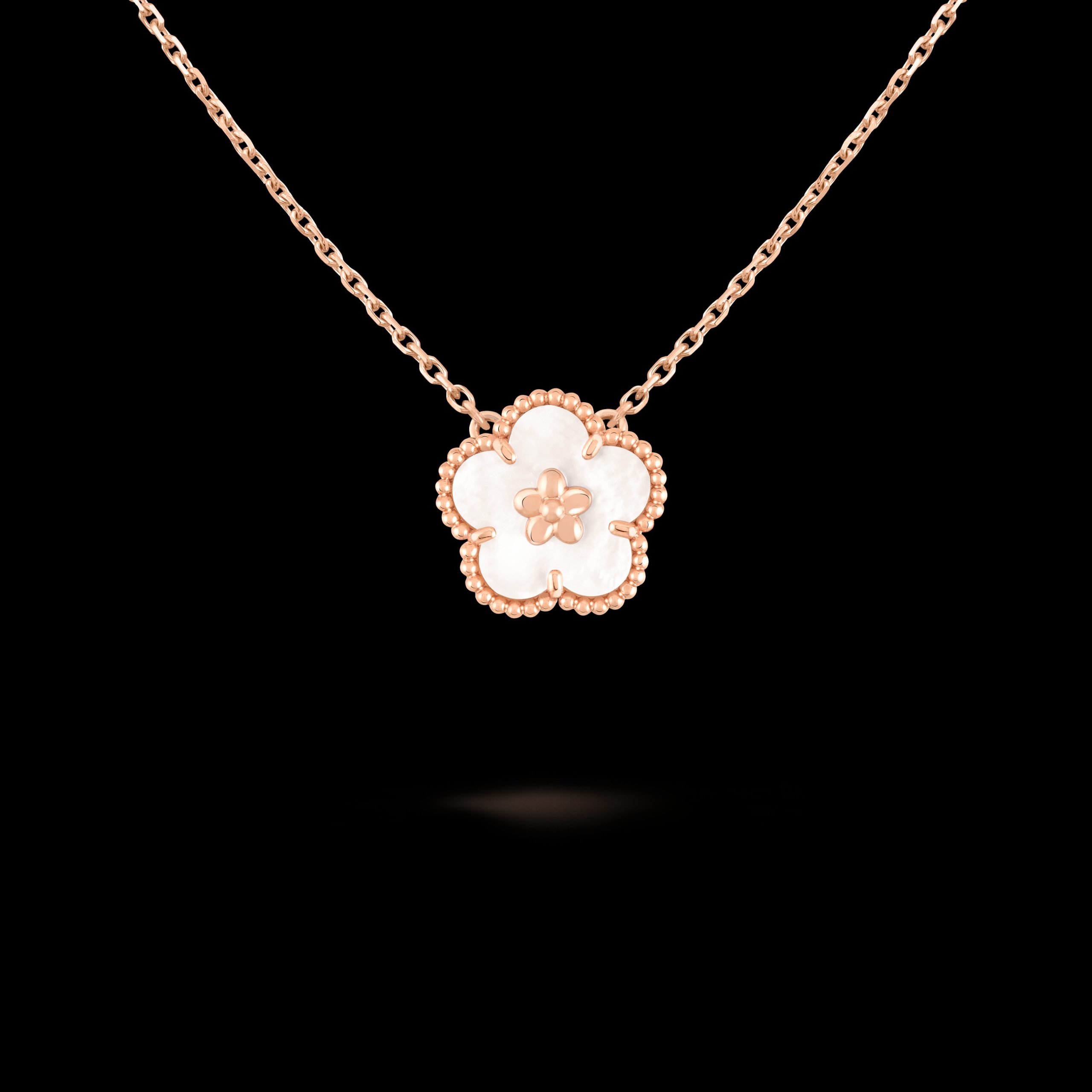 Vòng Cổ Van Cleef & Arpels Lucky Spring Hoa Mận Xà Cừ Chế Tác Hong Kong 42cm (1) Vòng Cổ Van Cleef & Arpels Lucky Spring Hoa Mận Xà Cừ Chế Tác Hong Kong 42cm (3)