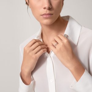 Nhẫn Cartier Juste un Clou Vàng Trắng 18K Kim Cương Thiên Nhiên Chế Tác 10 Nhan Cartier Juste un Clou Vang Trang Kim Cuong Thien Nhien Che Tac Hong Kong 3