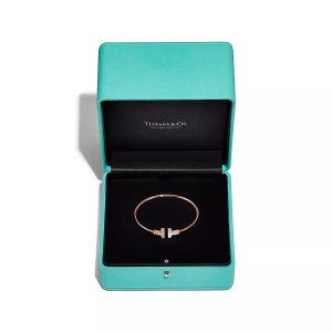 Lắc Tay Tiffany & Co T Chế Tác Vàng Hồng 18K Đính Kim Cương Tự Nhiên Và Đá Xà Cừ Trắng (2)