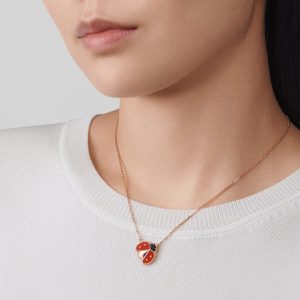 Hoa Tai Van Cleef & Apels Lucky Spring Plum Blossom Chế Tác Đá Xà Cừ Vàng 18K HK 17,5cm (1)