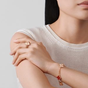 Nhan Van Cleef Apels Vintage Alhambra Reversible Che Tac Vang 18K Kim Cuong Da Ma Nao 5