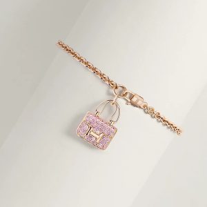 Vòng Tay Hermes Amulettes Constance Đính Đá Sapphire Hồng Chế Tác Vàng 18K