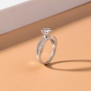 Nhan Xoan Ket Doi Bac 925 Nu 6 Chau Dinh Da Moissanite