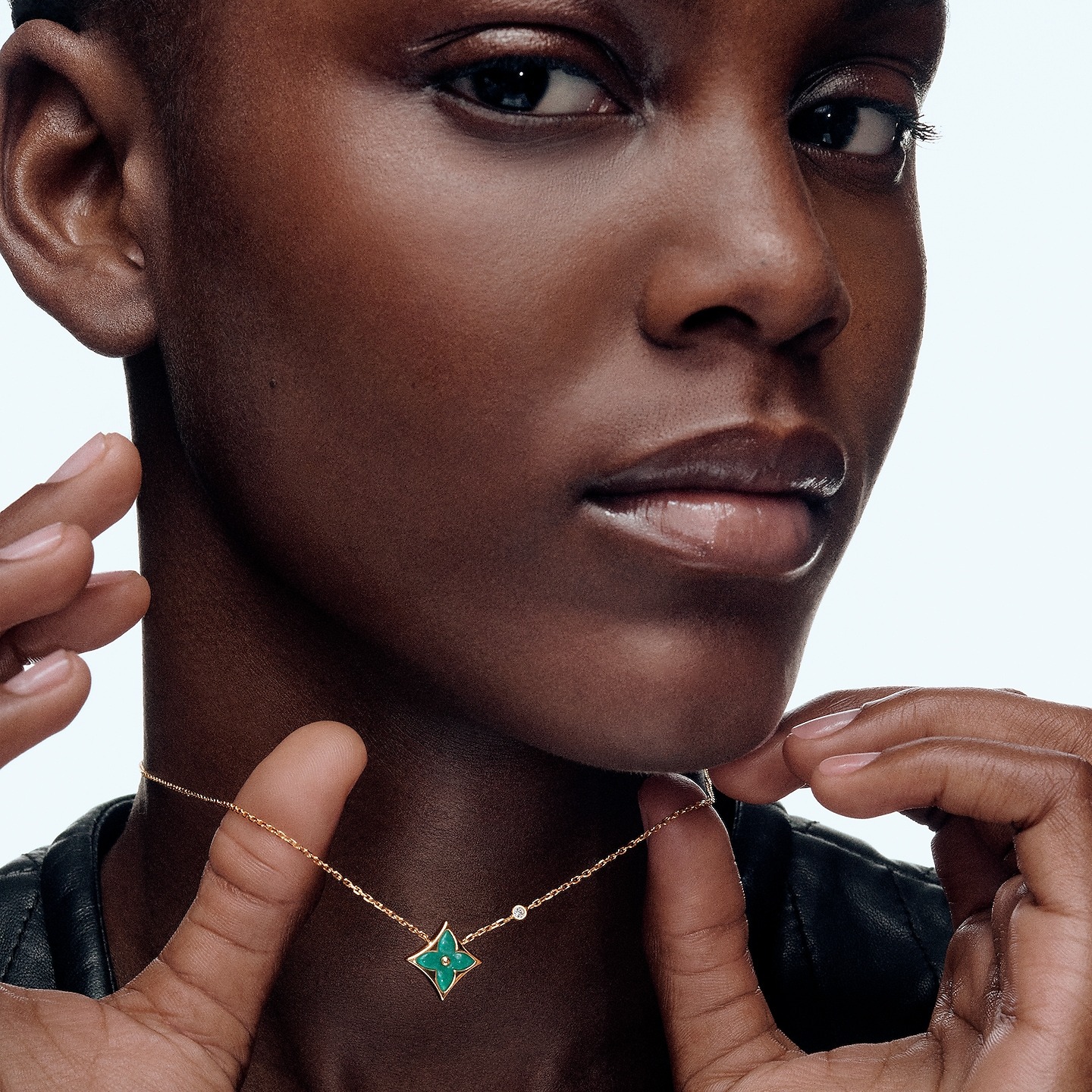 Vòng Cổ Louis Vuitton Color Blossom Star BB Vàng 18K Đá Amazonite 1 Viên Kim Cương 41cm (4) Vòng Cổ Louis Vuitton Color Blossom Star BB Vàng 18K Đá Amazonite 1 Viên Kim Cương 41cm (2)