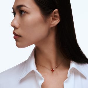 Vong Co Louis Vuitton Color Blossom Sun BB Dinh Da Cornelian Vang 18K Dai 41cm 1