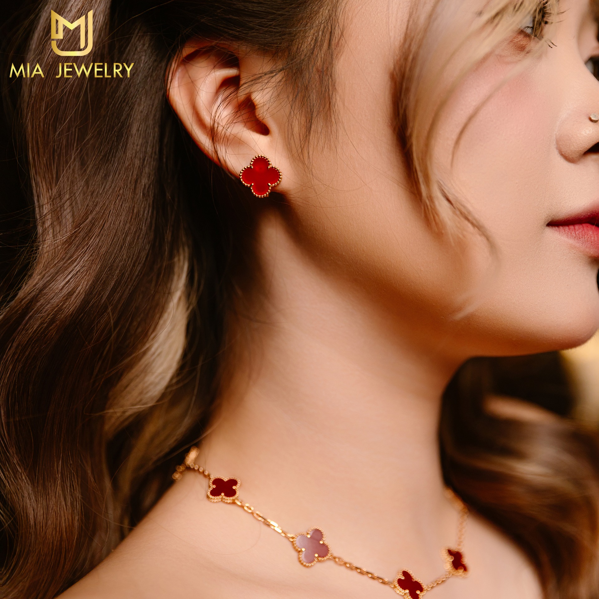 TRANG SỨC VAN CLEEF & ARPELS – VÌ SAO PHONG CÁCH ALHAMBRA TRỞ THÀNH BIỂU TƯỢNG CỦA SỰ MAY MẮN VÀ THANH LỊCH (2)