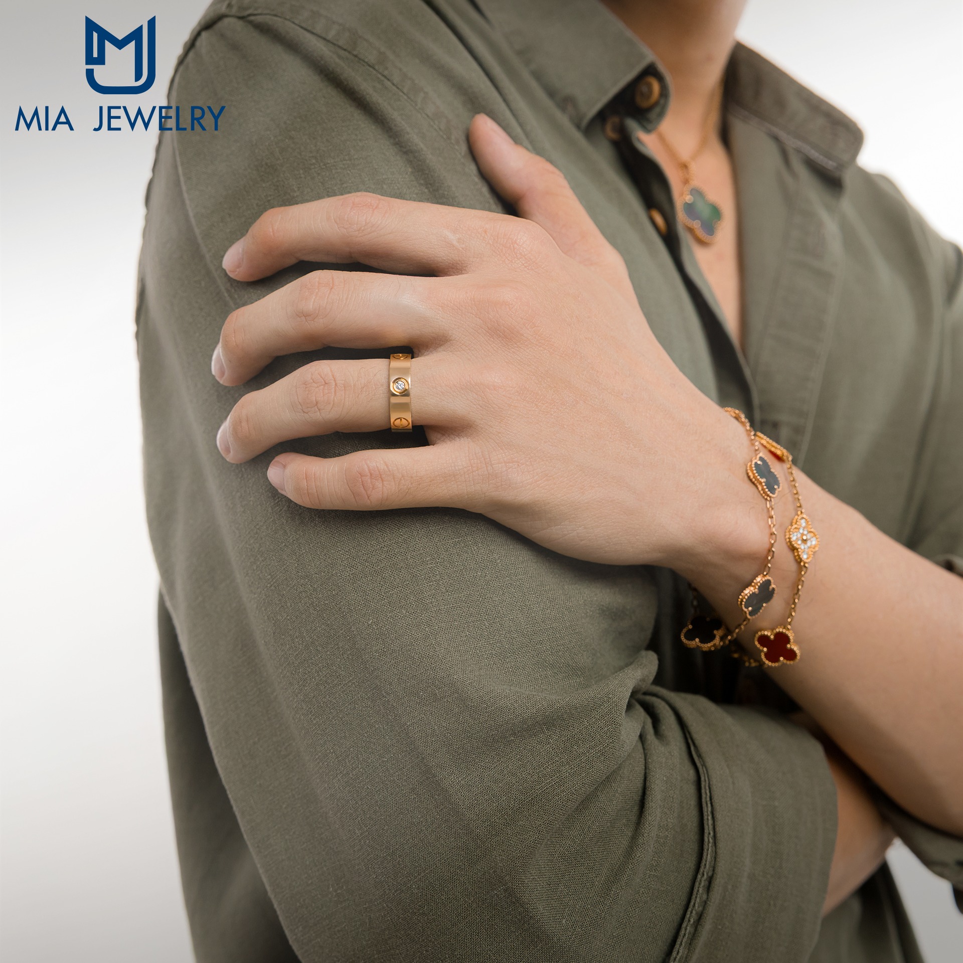 VÒNG TAY VAN CLEEF ALHAMBRA – BIỂU TƯỢNG MAY MẮN TRONG ĐỜI SỐNG HIỆN ĐẠI 2 VÒNG TAY VAN CLEEF ALHAMBRA – BIỂU TƯỢNG MAY MẮN TRONG ĐỜI SỐNG HIỆN ĐẠI